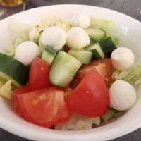 サラダの中にあるチーズが美味☆