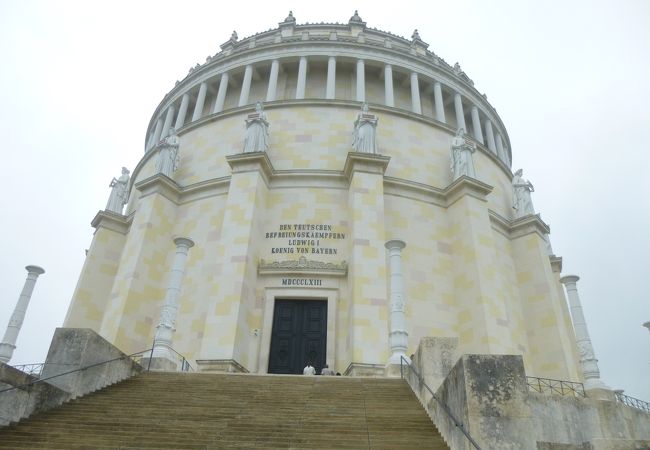 ケールハイム：バイエルン王ルートヴィヒ1世の建てたもう一つの記念碑は「解放記念堂」である。