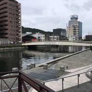 アーチ型の綺麗な形の橋