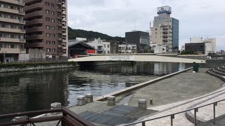 アーチ型の綺麗な形の橋