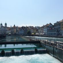 川の流れの勢いが感じられる