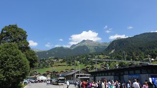 アルプスの山が間近に見られる駅