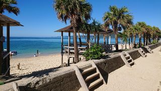 晴れている時は、まさに絶景なビーチです。海ガメが見れるシュノーケリングツアーも有り。