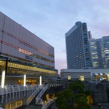 みなとみらい側はあまりかっこよくないです．