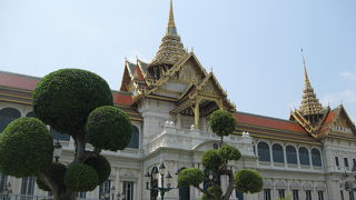 朝早くの観光が良いです