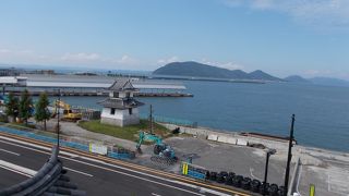 玉藻公園の外に孤立している