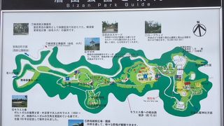 眉山の頂上に広がる公園