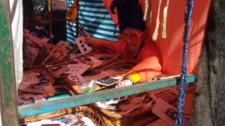 日曜日の骨董市