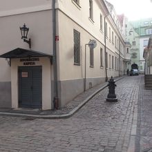 石畳の狭い通りも多い旧市街