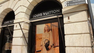 目立つ場所にあります