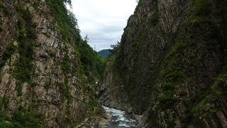 トンネルから臨む絶景