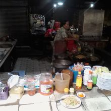 市場内の軽食屋