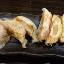 複数の味の餃子が楽しめる