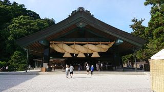 巨大な屋根に圧倒される