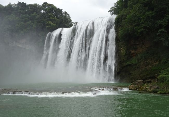 アジア一の大きい滝！7月は混んでます