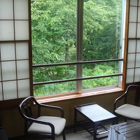 山側の部屋です。雨の情景も一興でした。