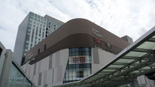 フードコートが広い