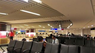 搭乗口によってはかなり歩く