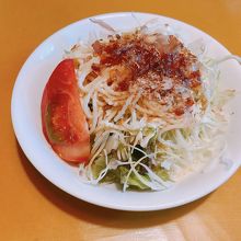 セットのサラダ