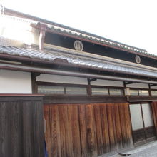 珍しい黒壁です