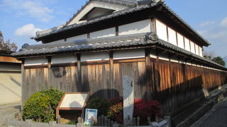 寺内町の外れにあります