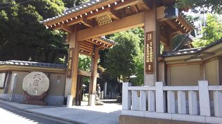 行人坂沿いにあります