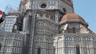 ドーモーがある広場です。