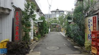 モダンで立派な本堂