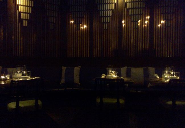 バーのような中華レストラン