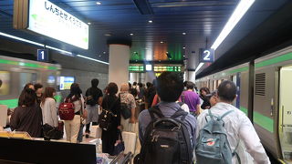 駅の混雑に注意が必要です。