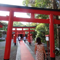 ホテルの島の山上には、稲荷神社もあった