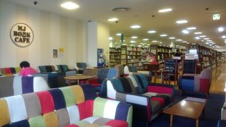 エムジェイ ブック カフェ 瓦町フラッグ店