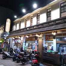 分かりやすい店構え！