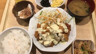 西新の定食店です