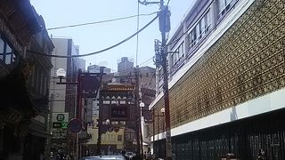 小さめの門です