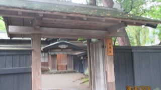 武家屋敷通りがクランクになって、南に入ったところにありました