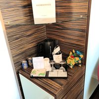 冷蔵庫あります。すべて有料です。