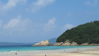 エメラルドグリーンの海