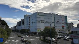 駅前の大きなショッピングセンター