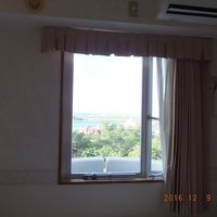 窓から海が見える