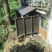 露天風呂の崩れた土台