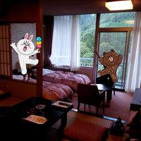 部屋はベッド2台、和室のスペースがありました。