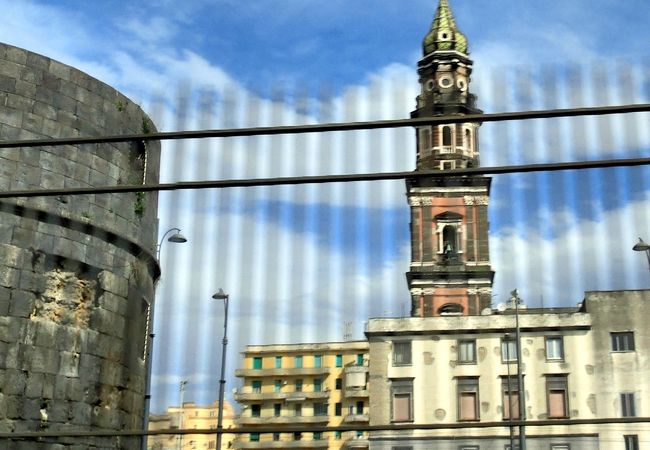 ナポリで最も高い鐘楼