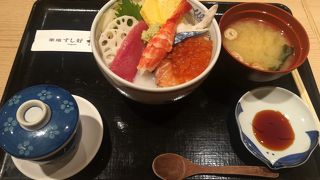 ランチのちらし寿司をいただきました