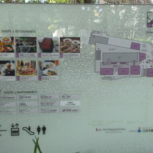 サクラテラスの２階には、オープンカフェの他にも店舗があります