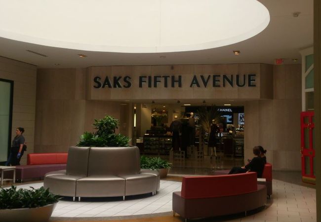 デイドランドモール（Dadeland Mall）内にあるミドルクラス百貨店