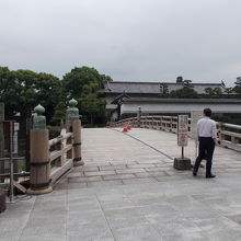 門の景観です。