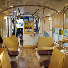 cocoroの内装。やわらかい木のデザイン