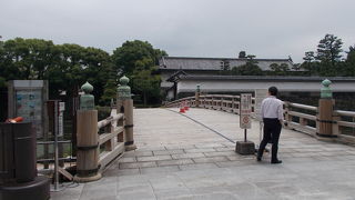 皇居にかかる橋の一つです。