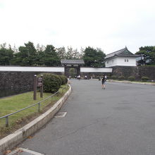 門の景観です。